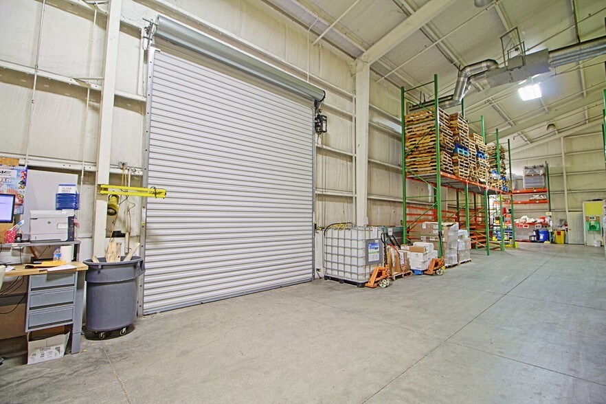 More Photos Of 12180 Metro Pky, Fort Myers Distribution For Lease
