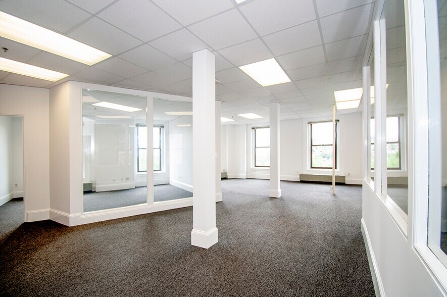 More Photos Of 2 Park Plz, Boston Office For Lease