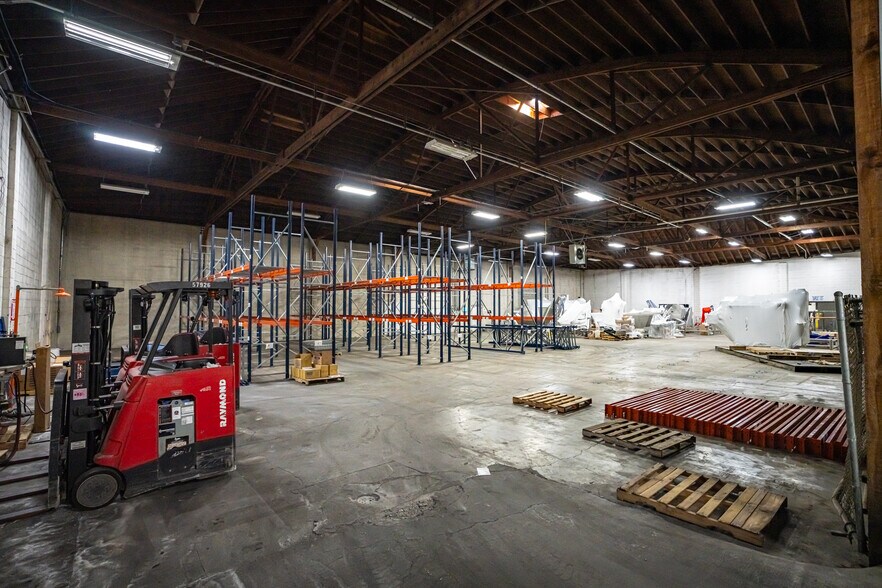 More Photos Of 811 N 1st St, Silverton Industrial For Sale