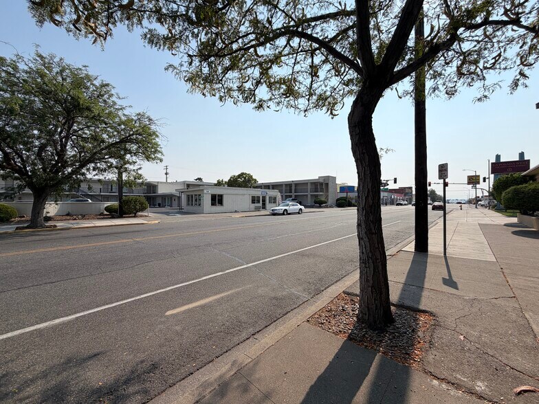 More Photos Of 717 W Lewis St, Pasco Storefront For Sale