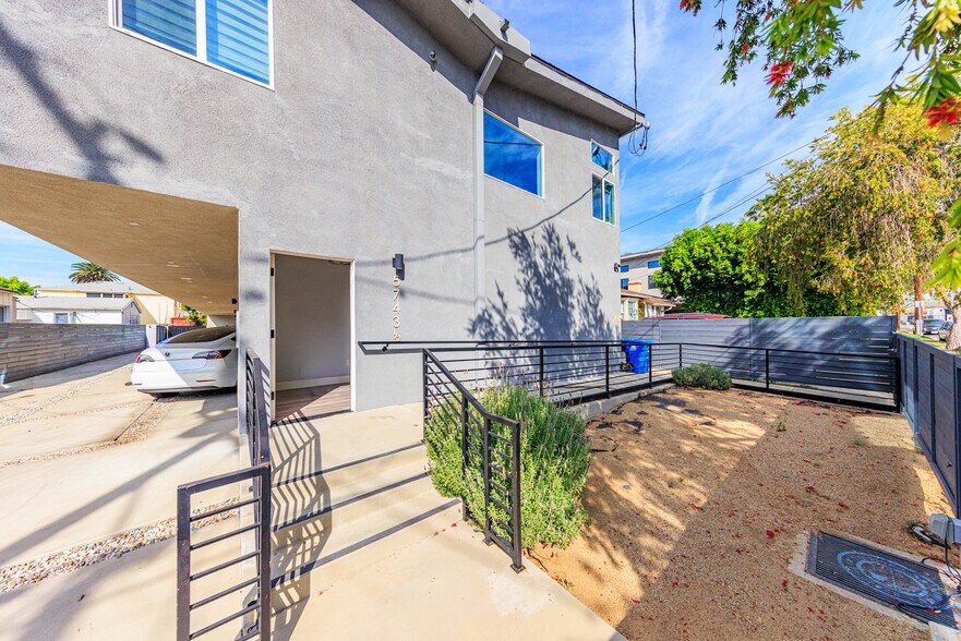 More Photos Of 5743 Case Ave, North Hollywood Apartments For Sale