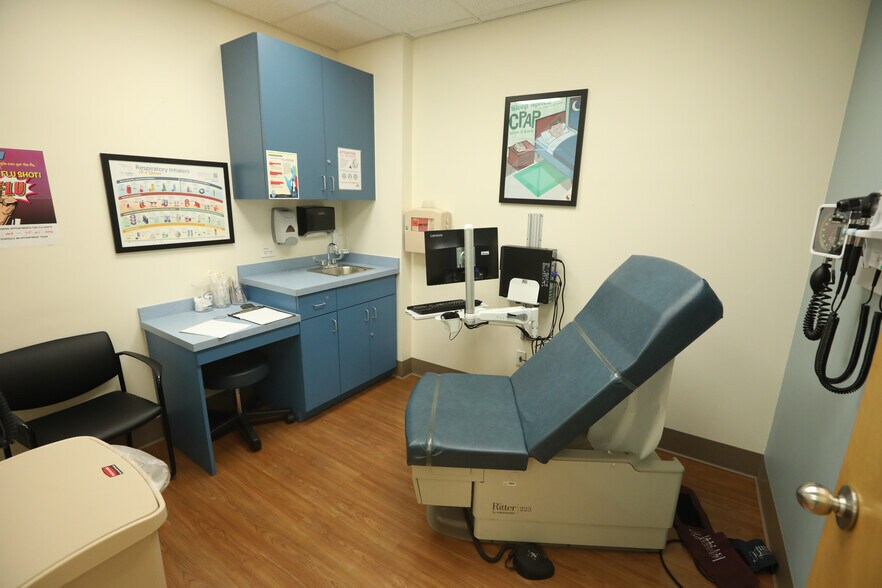 More Photos Of 211-20 Union Tpke, Oakland Gardens Medical For Lease