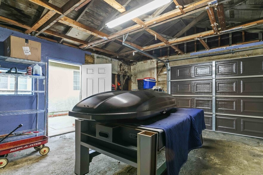 More Photos Of 7317 Clybourn Ave, Sun Valley Contractor Storage Yard For Sale