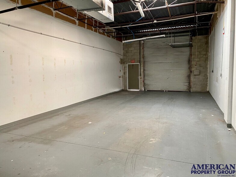 More Photos Of 6111-6121 Clark Center Ave, Sarasota Showroom For Lease