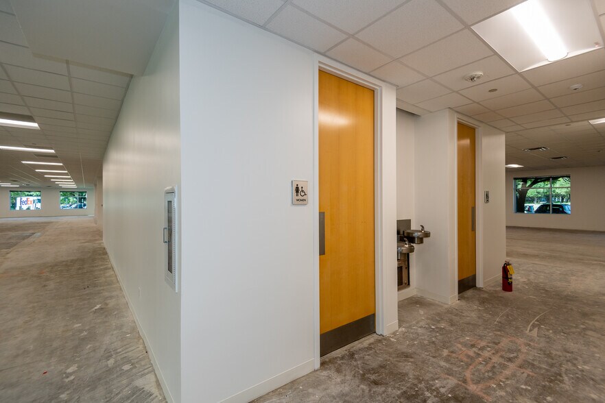 More Photos Of 8616 Freeport Pky, Irving Unknown For Lease