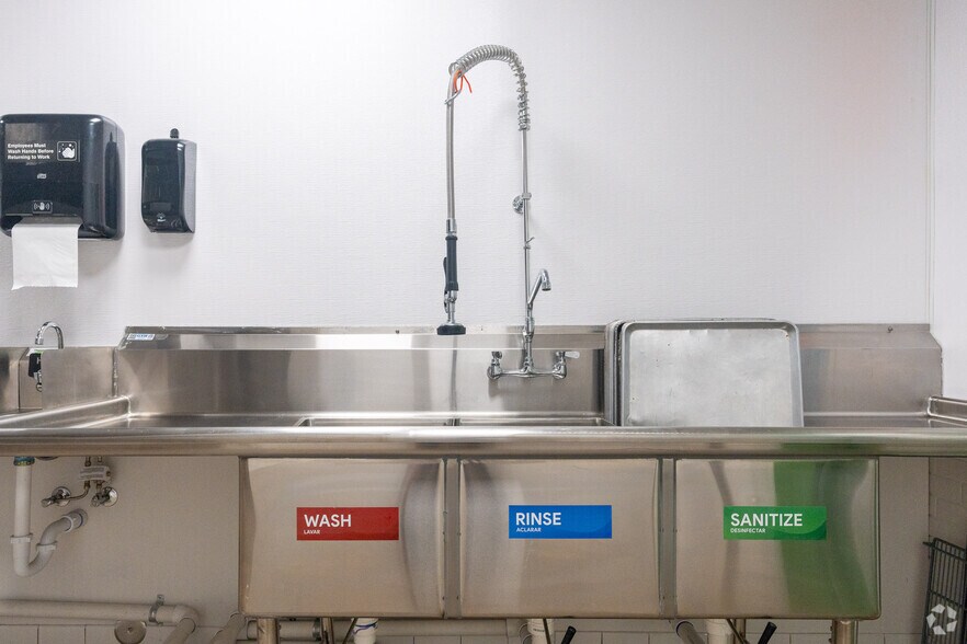 More Photos Of 2171 S Grape St, Denver Restaurant For Lease