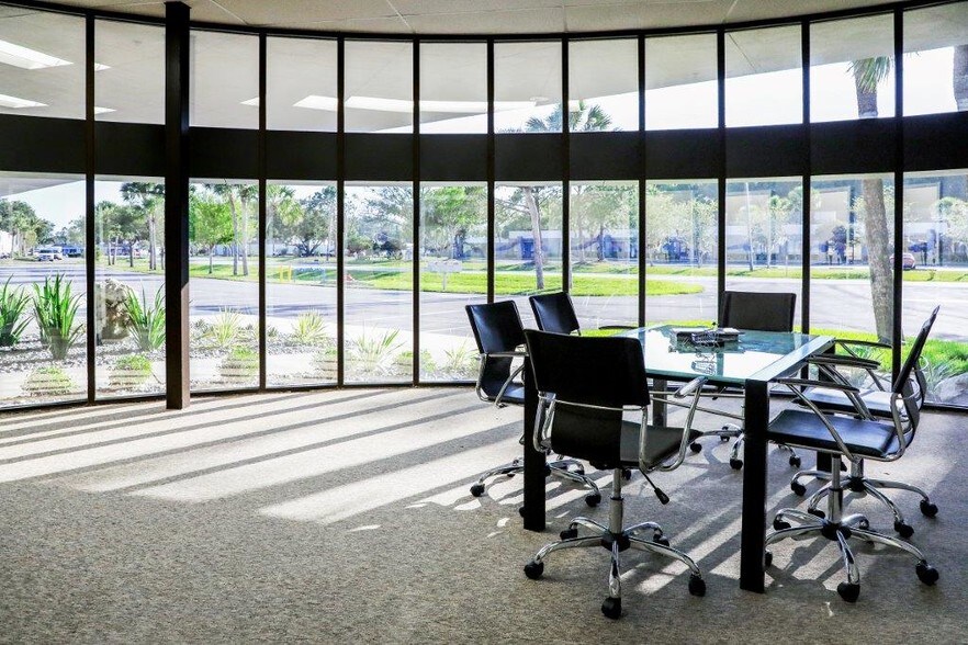 More Photos Of 14101-14105 Mccormick Dr, Tampa Light Manufacturing For Lease