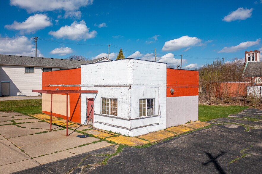 More Photos Of 180 Orchard Lake Rd, Pontiac Convenience Store For Sale