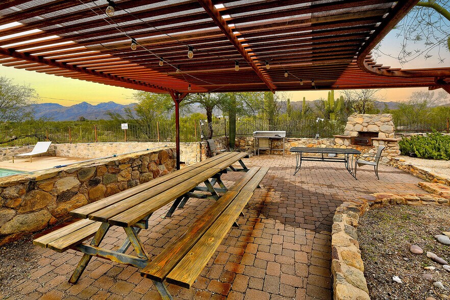 More Photos Of 2751 N Soldier Trl, Tucson Specialty For Sale