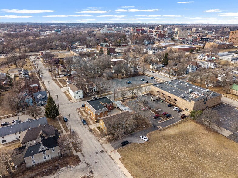 More Photos Of 910 4th Ave, Rockford Apartments For Sale