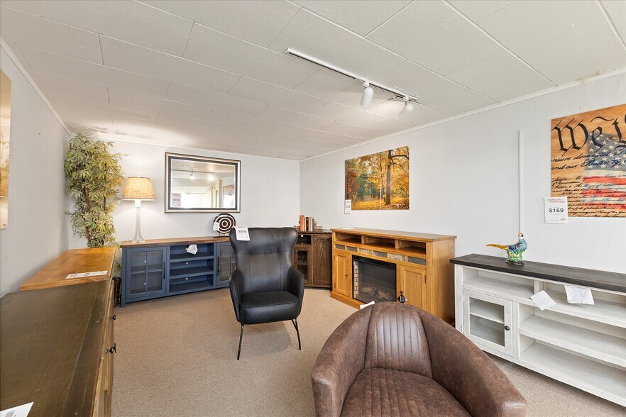 More Photos Of 301 Main Ave, Tillamook General Retail For Sale