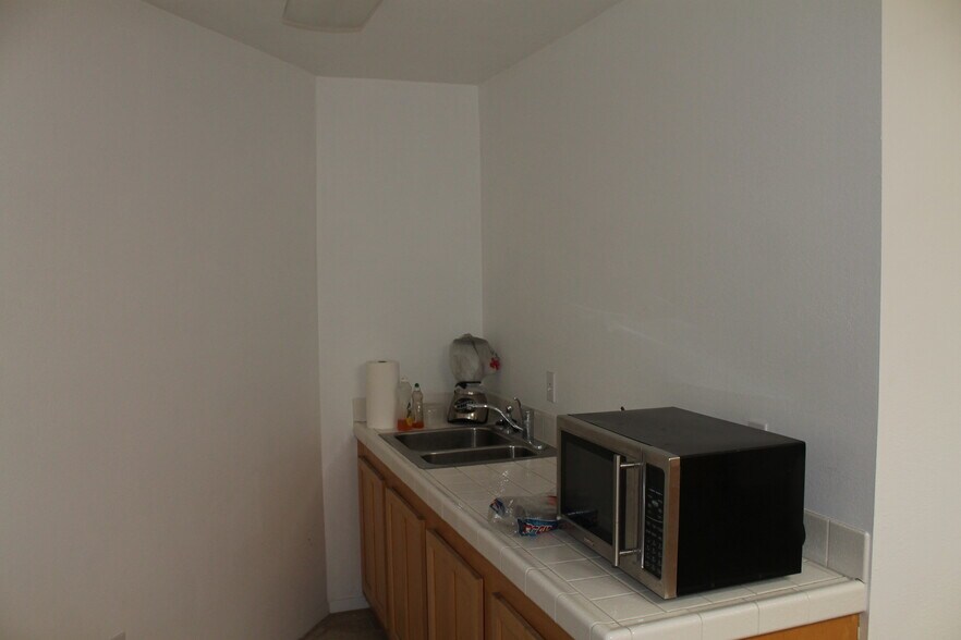 More Photos Of 661 N Pacific Ave, San Pedro Manufacturing For Sale