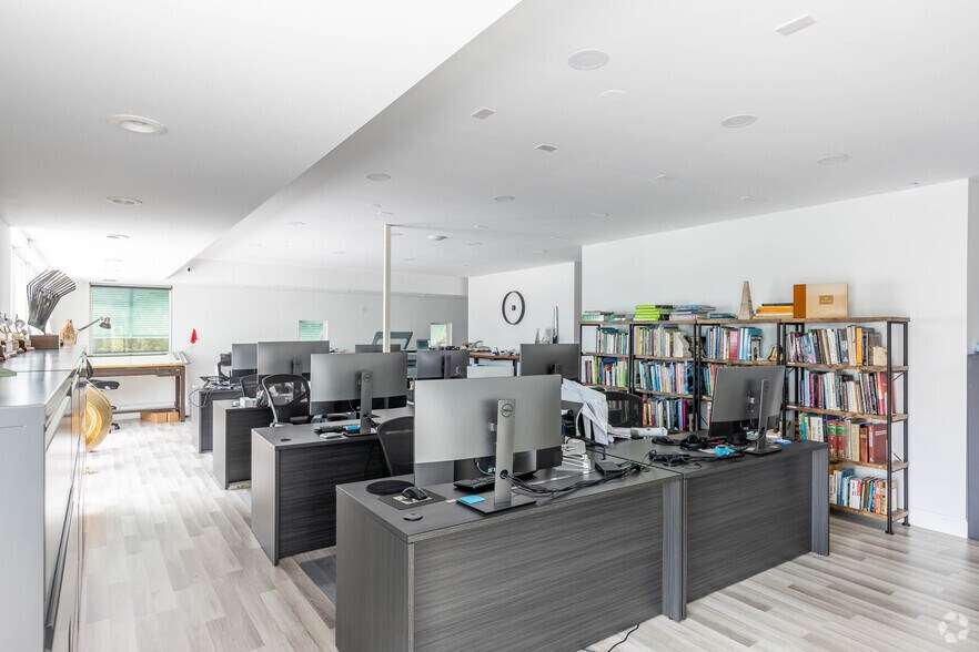 More Photos Of 101 SE 2nd Ave, Delray Beach Restaurant For Lease