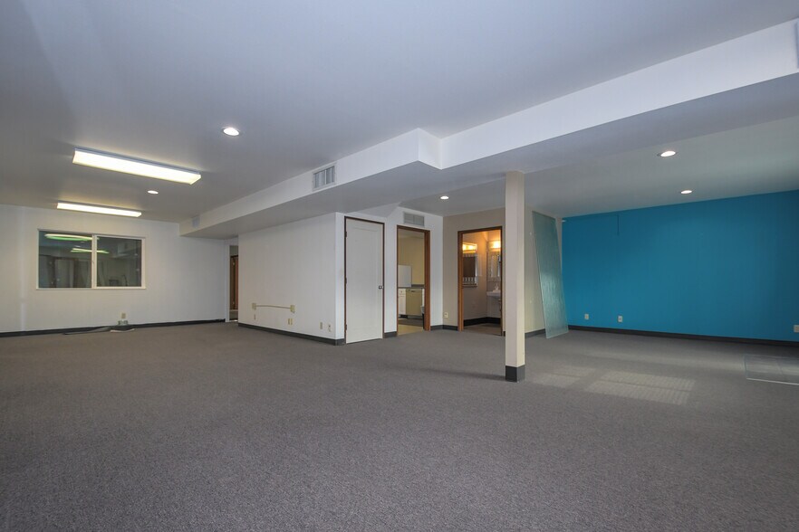 More Photos Of 805-815 SE Sherman St, Portland Warehouse For Lease