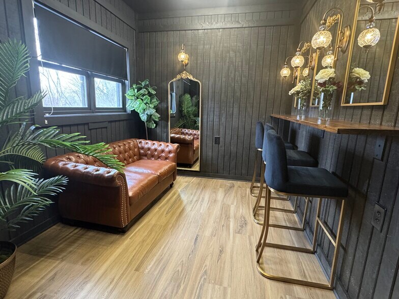 More Photos Of 32400 Geneva Rd, Salem Restaurant For Sale