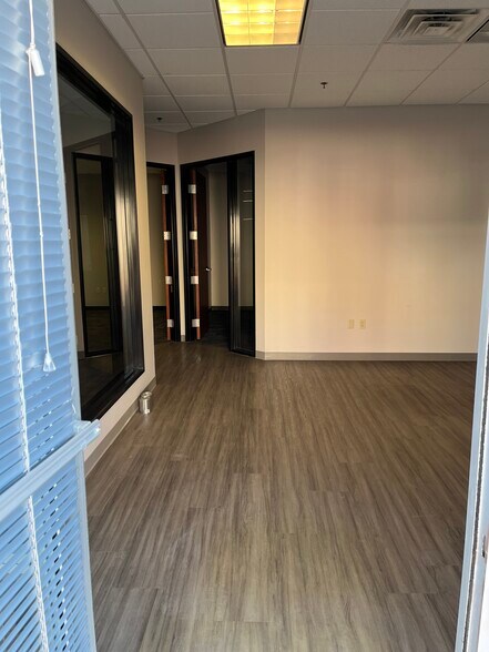 More Photos Of 15825 S 46th St, Phoenix Office For Sale