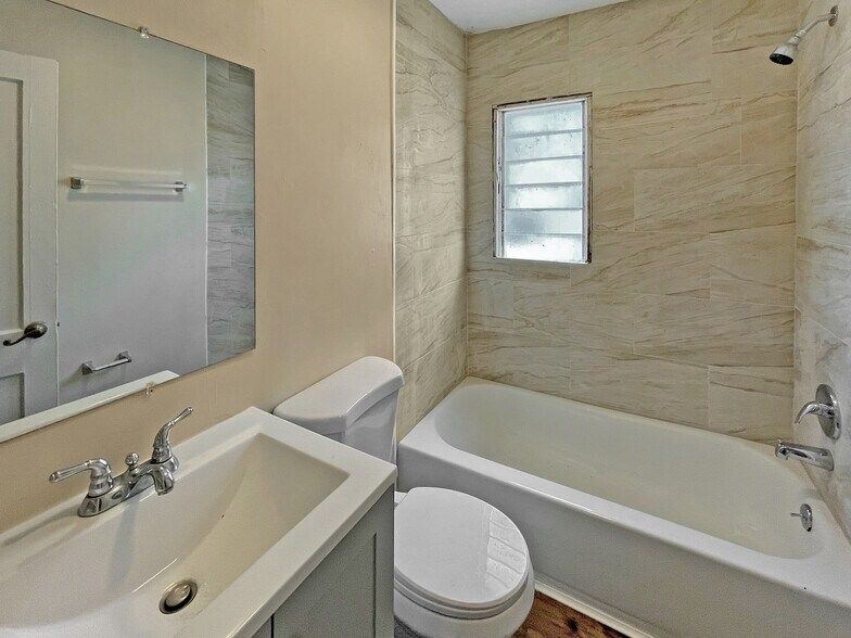 More Photos Of 321 W Ianthe St, Tavares Multifamily For Sale