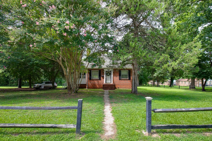 More Photos Of 2554 Noel St, Richmond Apartments For Sale