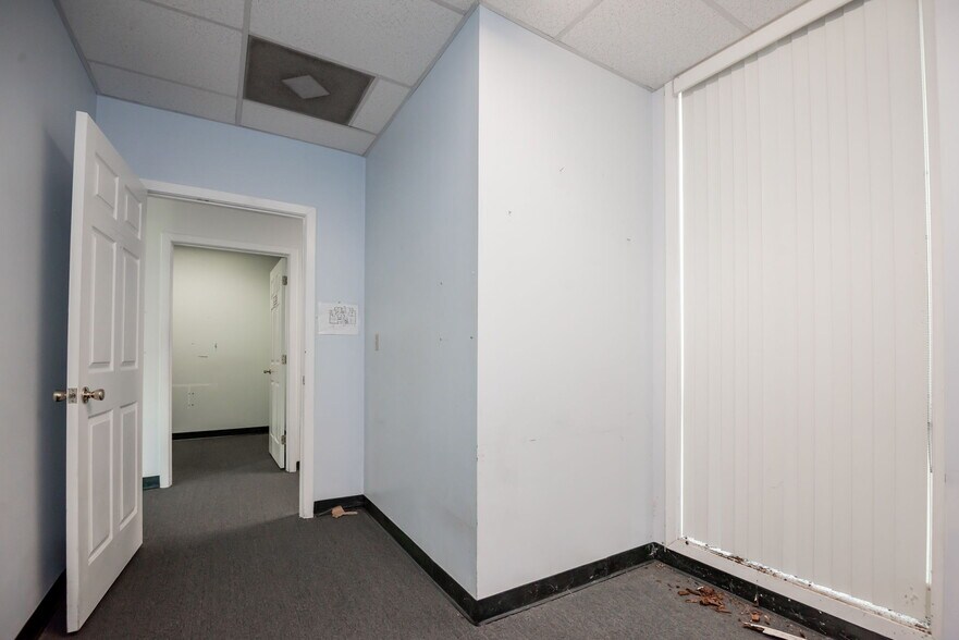 More Photos Of 908 Churchmans Road Ext, New Castle Office For Lease