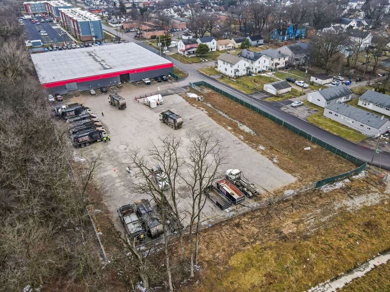 More Photos Of 808 Rhoads Ave, Columbus Warehouse For Lease
