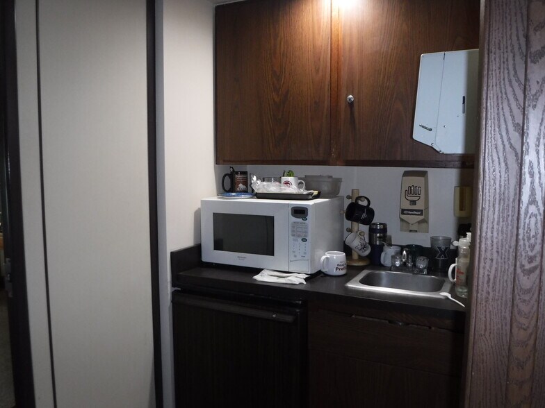 More Photos Of 4203 Curliss Ln, Batavia Office For Sale