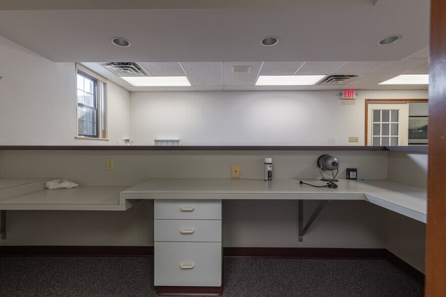 More Photos Of 1130 Vester Ave, Springfield Medical For Lease