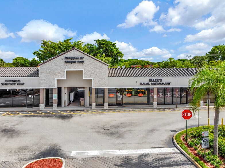 More Photos Of 12109-12397 Sheridan St, Hollywood Freestanding For Lease