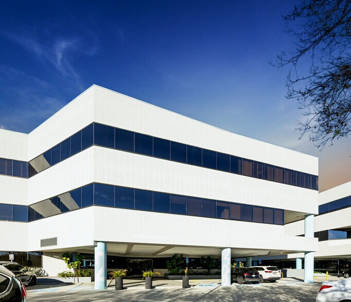 More Photos Of 6345 Balboa Blvd, Encino Unknown For Lease