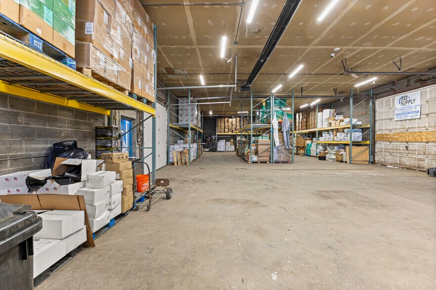 More Photos Of 26289 W Eight Mile Rd, Redford Township Manufacturing For Lease