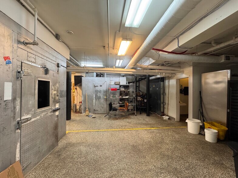 More Photos Of 4-6 Sheridan Ave, Albany Storefront Retail Office For Lease