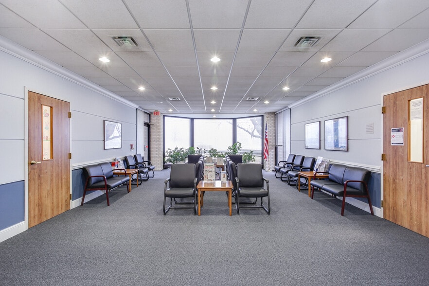 More Photos Of 7201 Green Bay Rd, Kenosha Medical For Lease