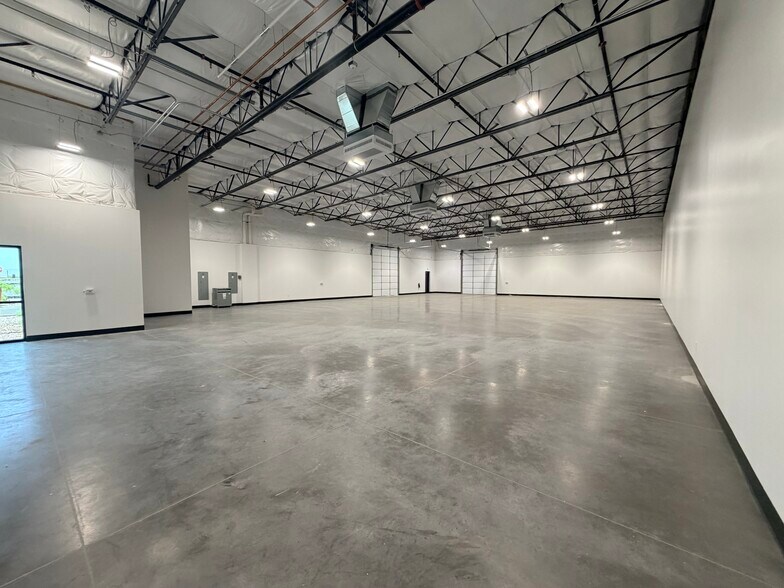 More Photos Of 7320 E Pecos Rd, Mesa Warehouse For Sale
