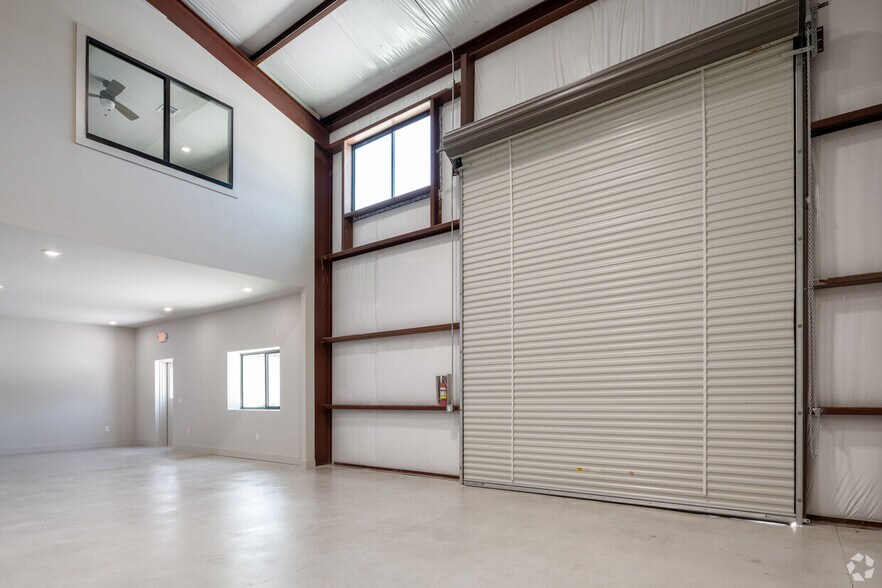 More Photos Of 15210 Fitzhugh Rd, Austin Distribution For Lease