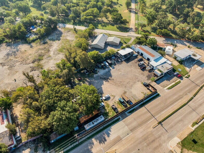 More Photos Of 3030 Cedar Crest Blvd, Dallas Flex For Sale