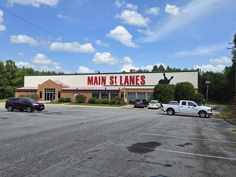 More Photos Of 2006 S Main St, Farmville Bowling Alley For Sale