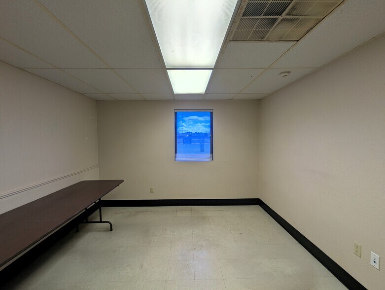 More Photos Of 2440 W Cardinal Dr, Beaumont Warehouse For Lease