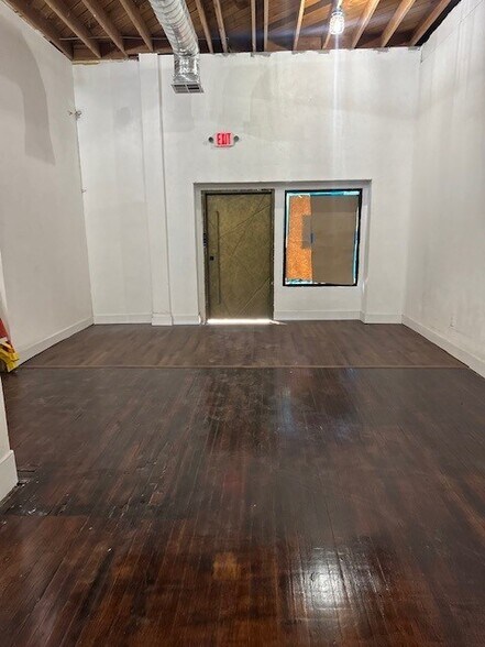 More Photos Of 1522 Wall St, Bakersfield Storefront For Lease