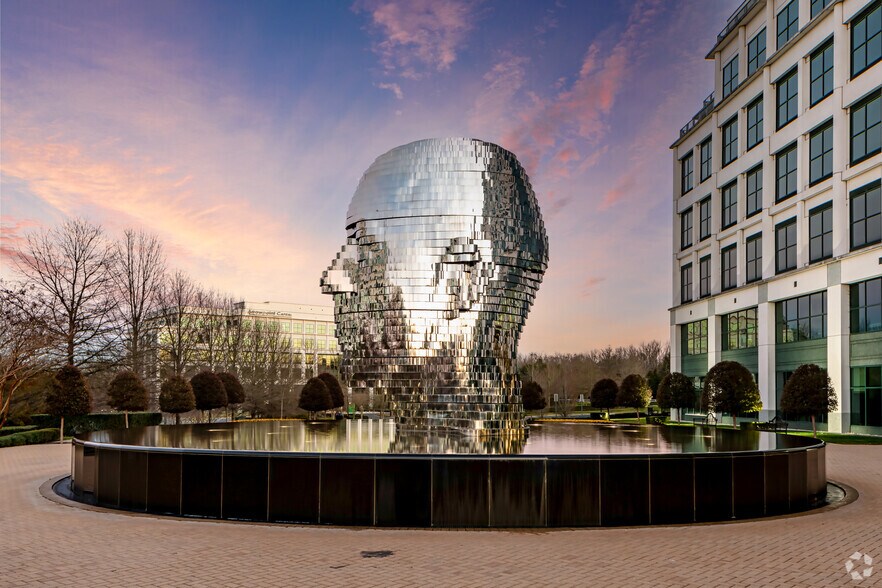 More Photos Of 3701 Arco Corporate Dr, Charlotte Office Residential For Lease