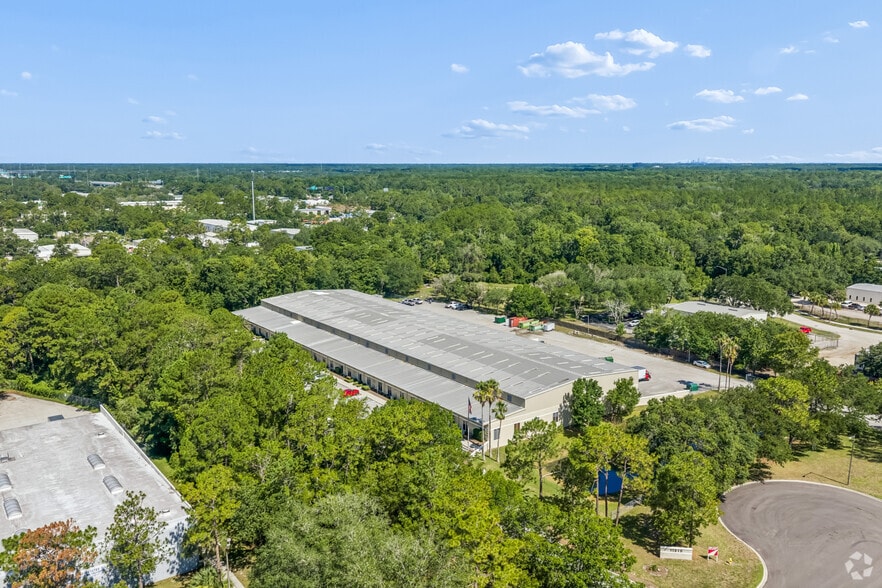 More Photos Of 11210 E Phillips Industrial Blvd, Jacksonville Warehouse For Lease