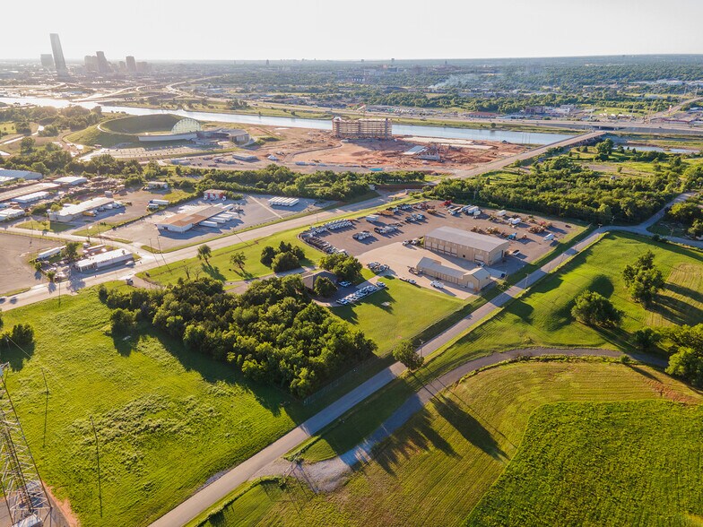 More Photos Of 1100 S Eastern Ave, Oklahoma City Light Manufacturing For Sale