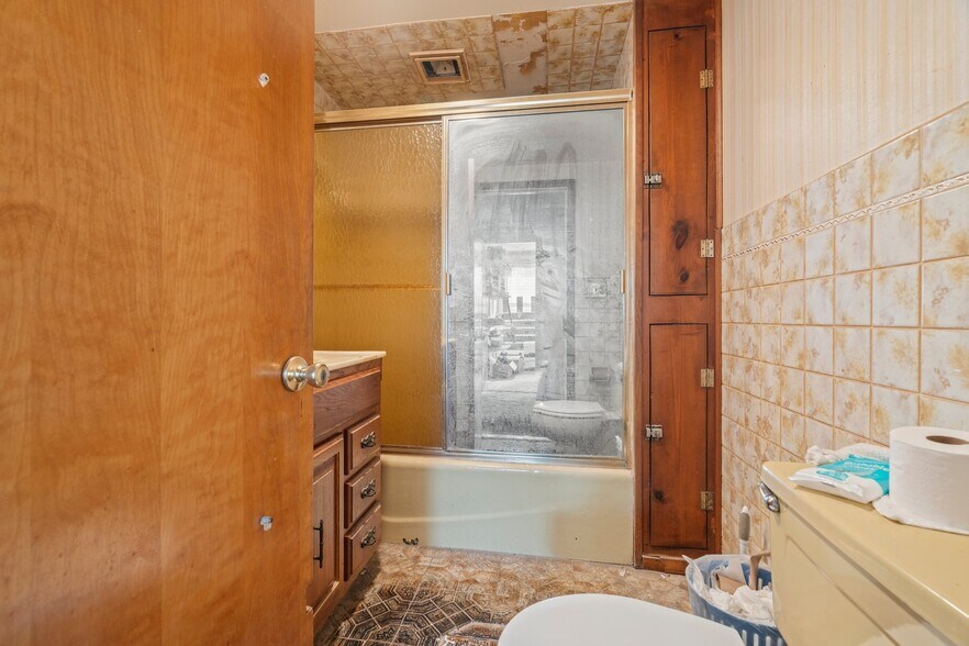 More Photos Of 814 S White Horse Pike, Somerdale Restaurant For Sale