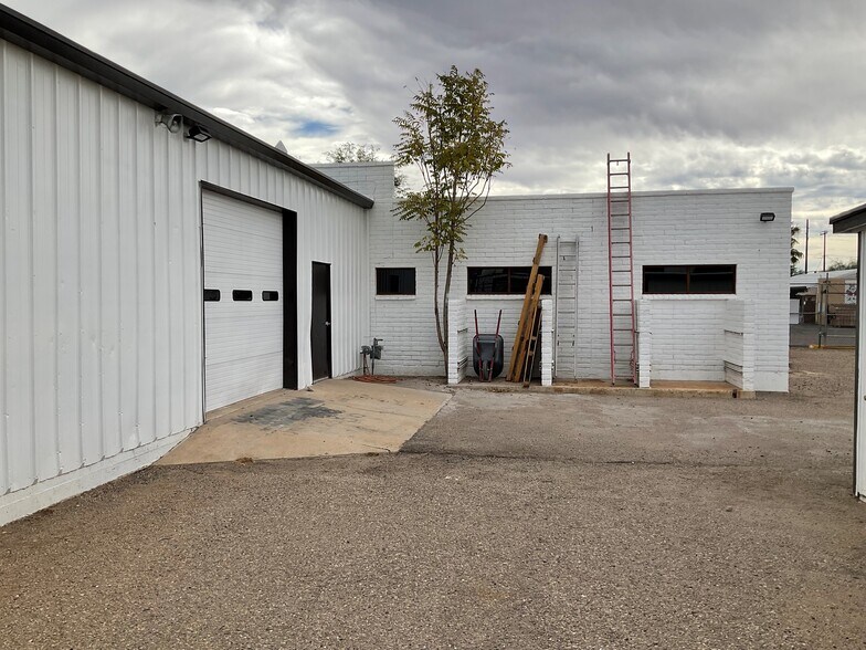 More Photos Of 2019 E 17th St, Tucson Warehouse For Lease