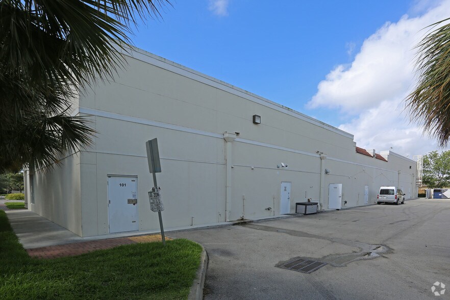 More Photos Of 730 W Hallandale Beach Blvd, Hallandale Beach General Retail For Sale
