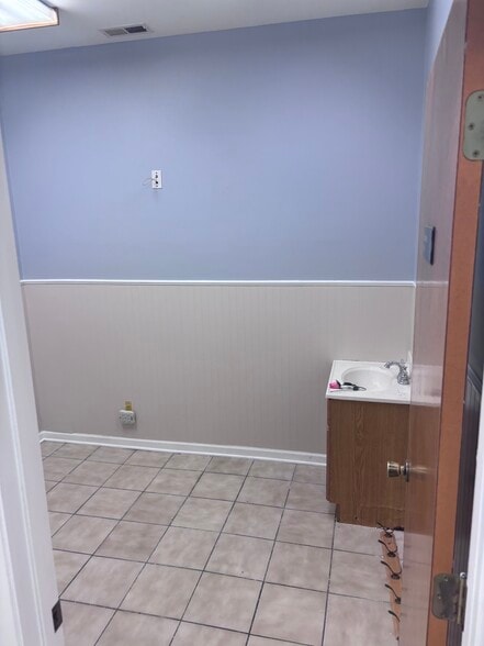 More Photos Of 3224 W Armitage Ave, Chicago Storefront Retail Residential For Lease