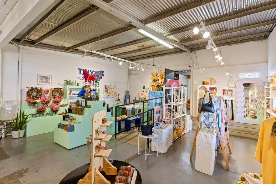 More Photos Of 383 N Indian Canyon Dr, Palm Springs Freestanding For Sale