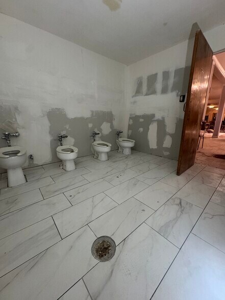 More Photos Of 5824 Doniphan Dr, El Paso Freestanding For Sale