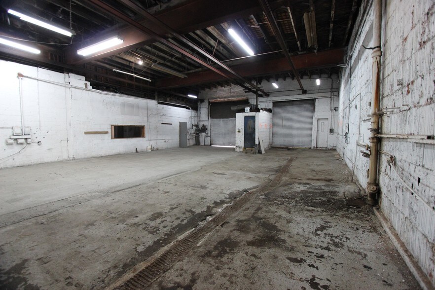 More Photos Of 378 Johnston Ave, Jersey City Warehouse For Lease