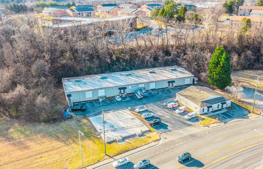 Primary Photo Of 3783-3785 Peters Creek Rd, Roanoke Office For Sale