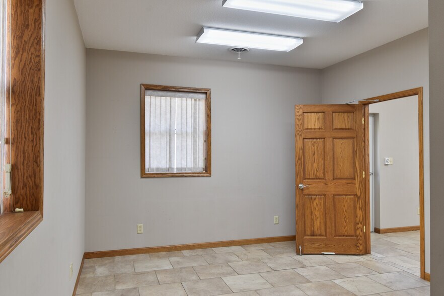 More Photos Of 1311 N Division St, Pontiac Warehouse For Lease