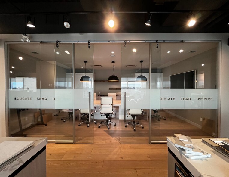 More Photos Of 3223 5 Av NE, Calgary Office For Sale